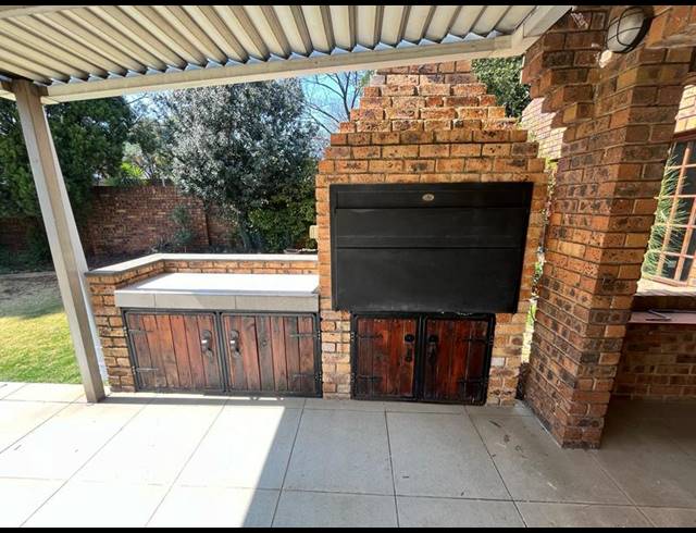 3 BEDROOM CLUSTER FOR SALE IN BEDFORDVIEW